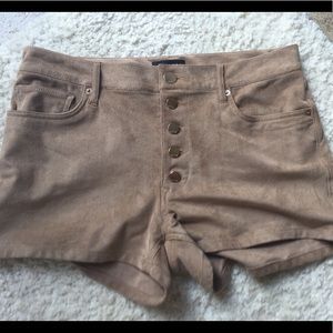 ✅BNWT Sexy suede like button front shorts